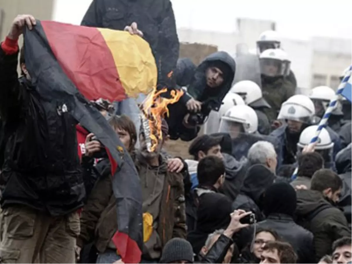 Yunanistan'da Almanya'ya Öfke Artıyor