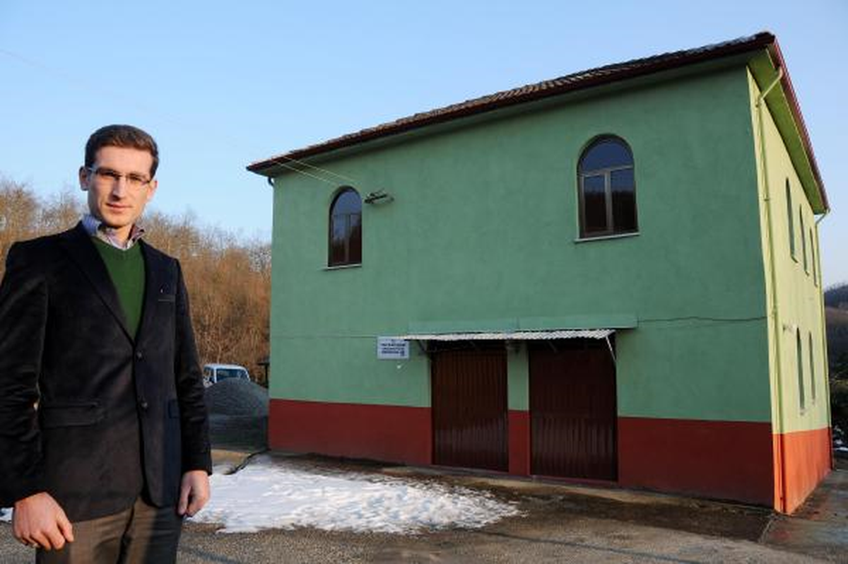 Camiye 21 Yıl Sonra İlk İmam