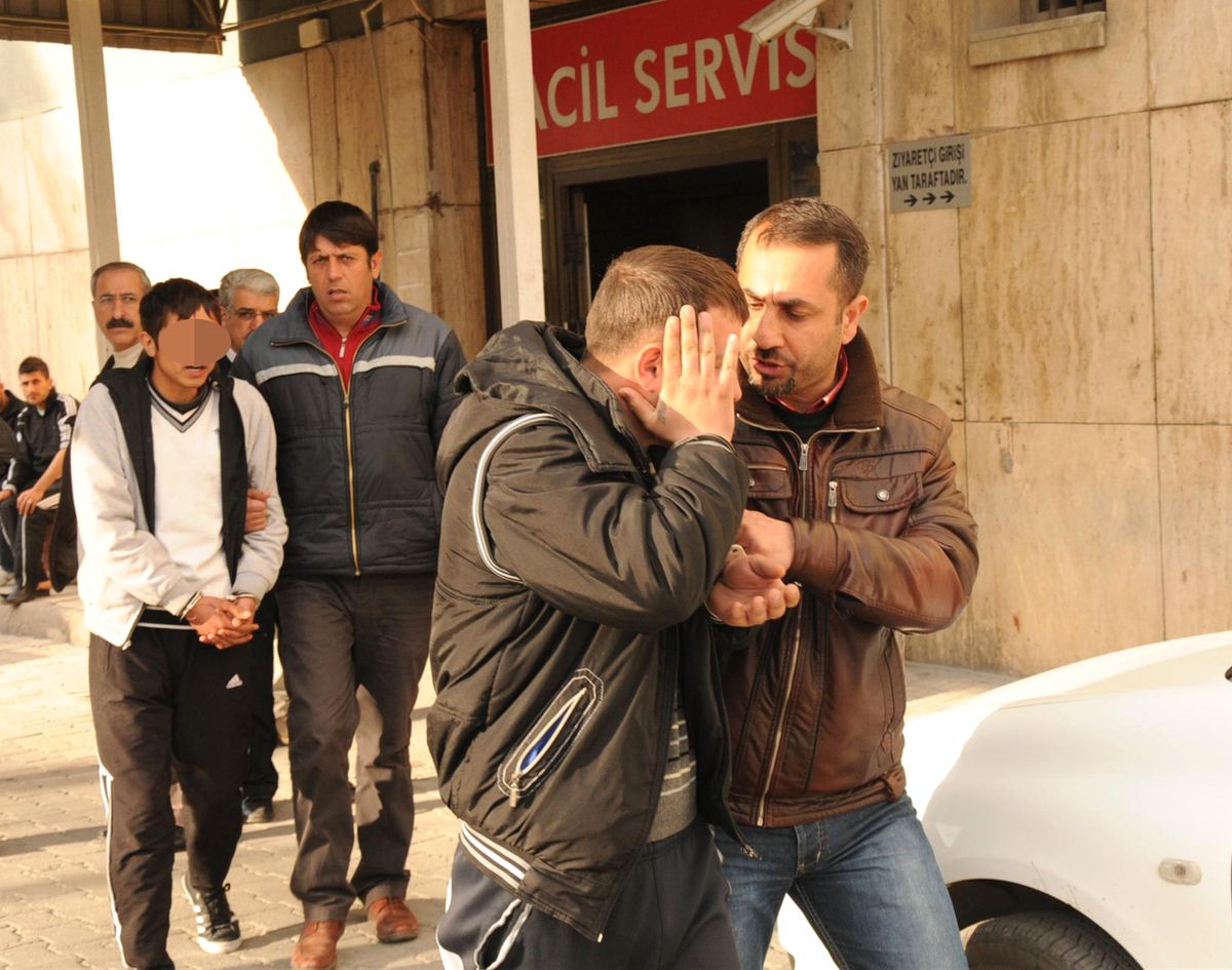 Akü Hırsızları Tutuklandı