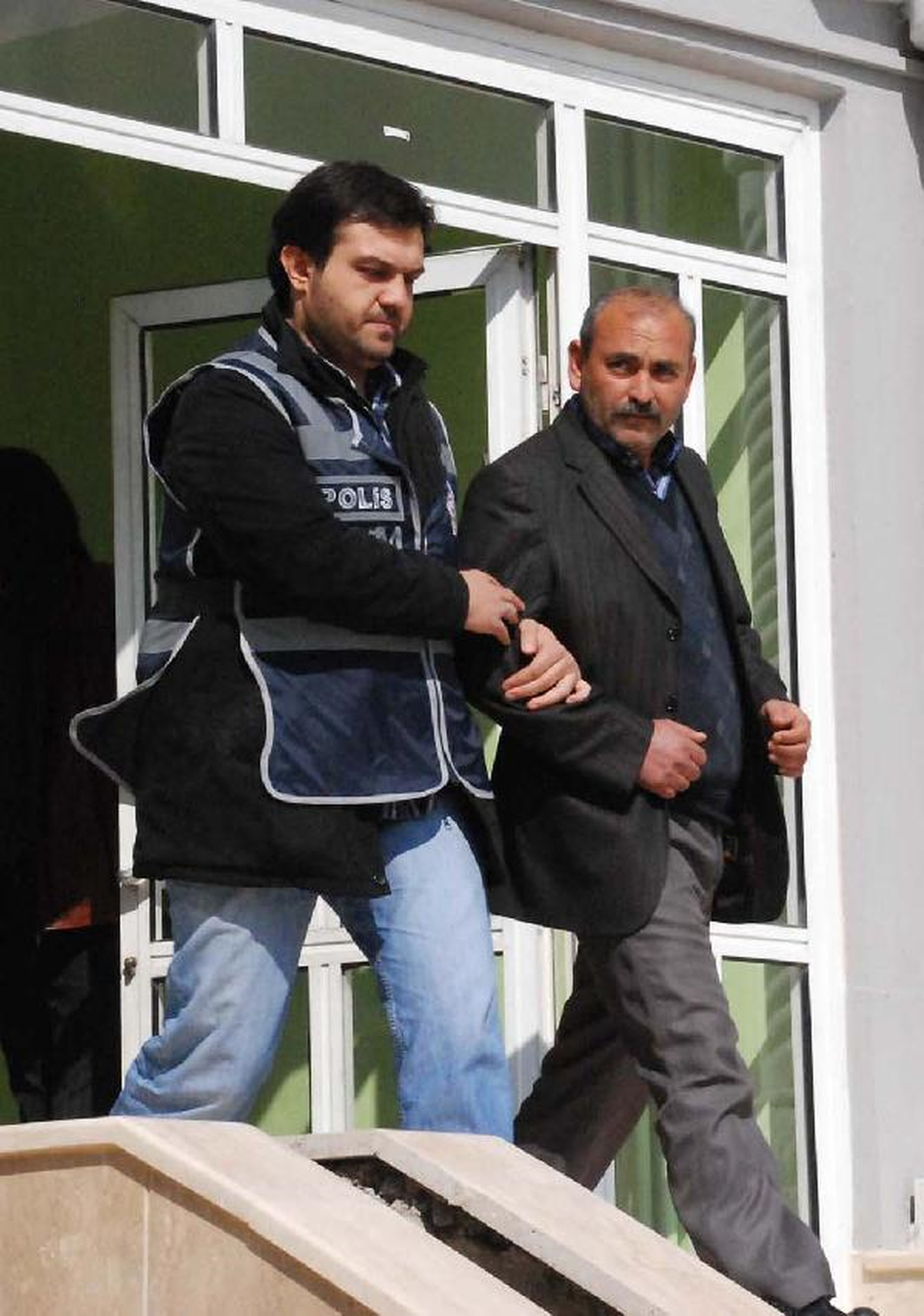 Aydın\'da İhale Operasyonu Şüphelileri Adliyeye Sevk Edildi