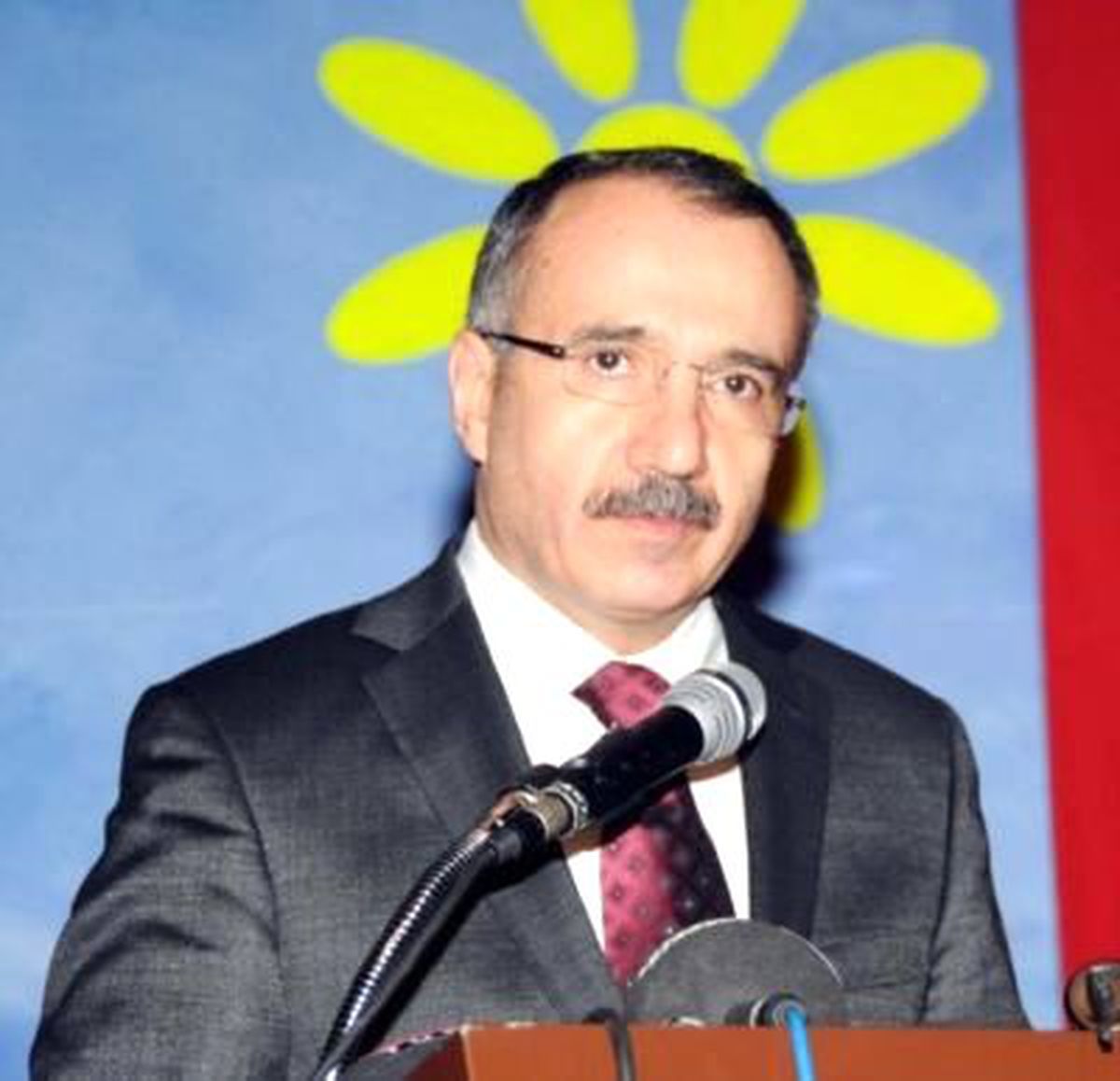 Bakan Dinçer, Manavgat\'ta İşitme Engelliler İçin Açılan Bilgisayar Kursunu Ziyaret Etti