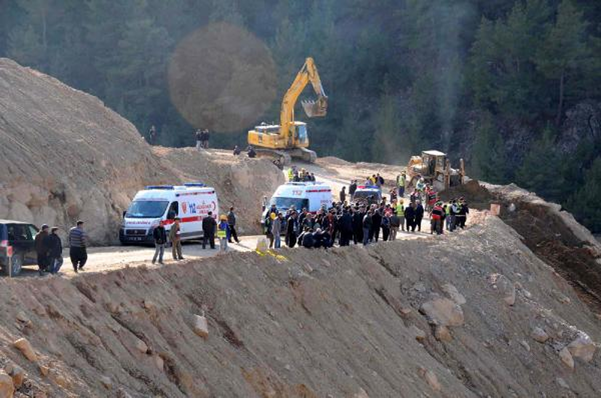 Baraj İnşaatında Kapak Patladı, İşçiler Sel Sularına Kapıldı (3)