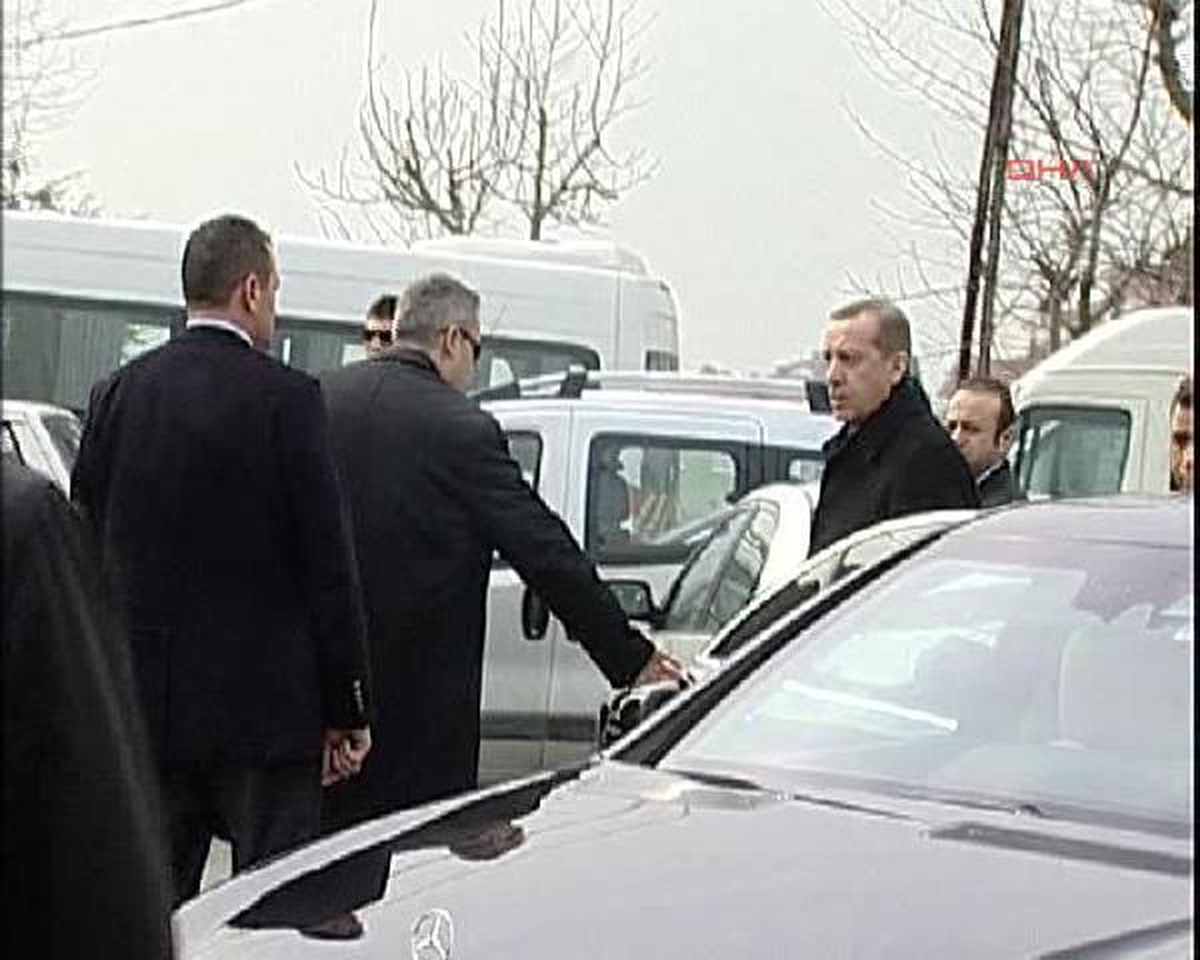 Başbakan Erdoğan\'dan Aydınlar\'a Jest