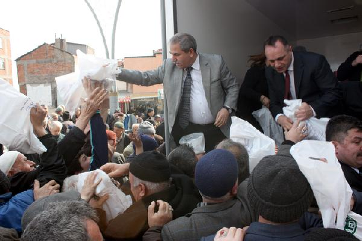 Başkan Ücretsiz Ekmek Dağıttı