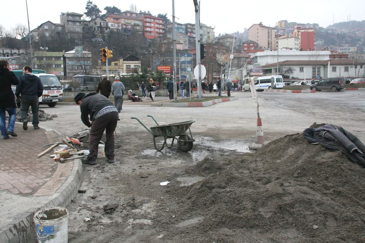 Belediye Çukurları Kapatmaya Başladı