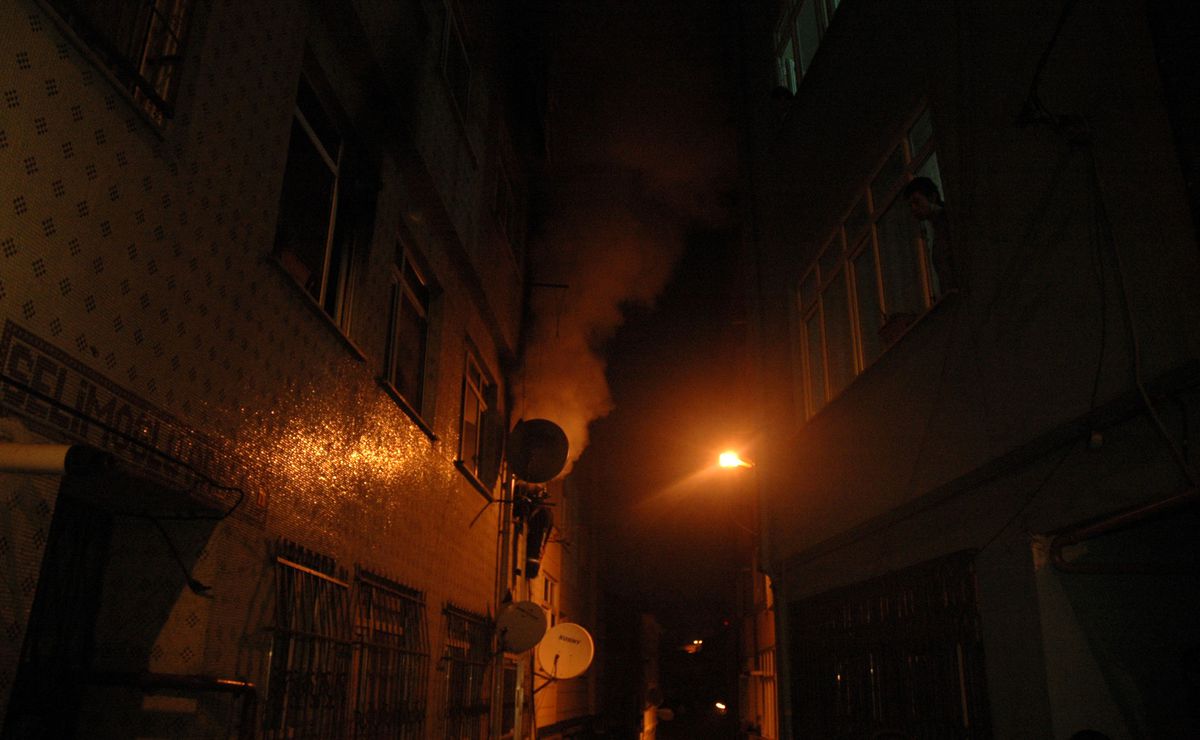 Beyoğlu\'nda Yangın Paniği