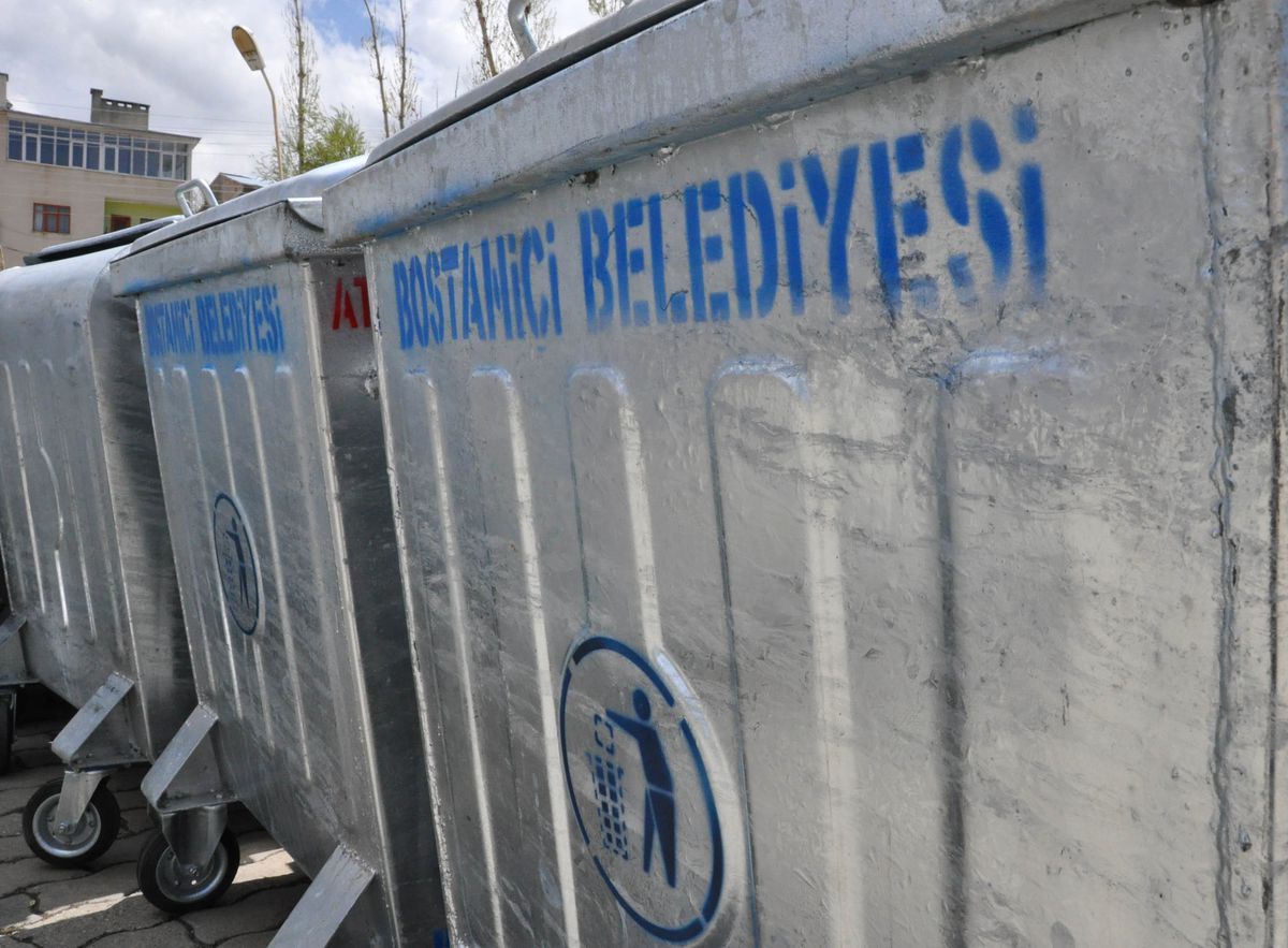 Bostaniçi Belediyesi 100 Çöp Konteynırı Aldı