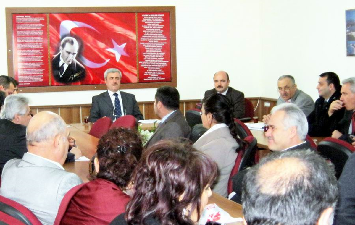Burhaniye\'de Okul Müdürleri Toplandı