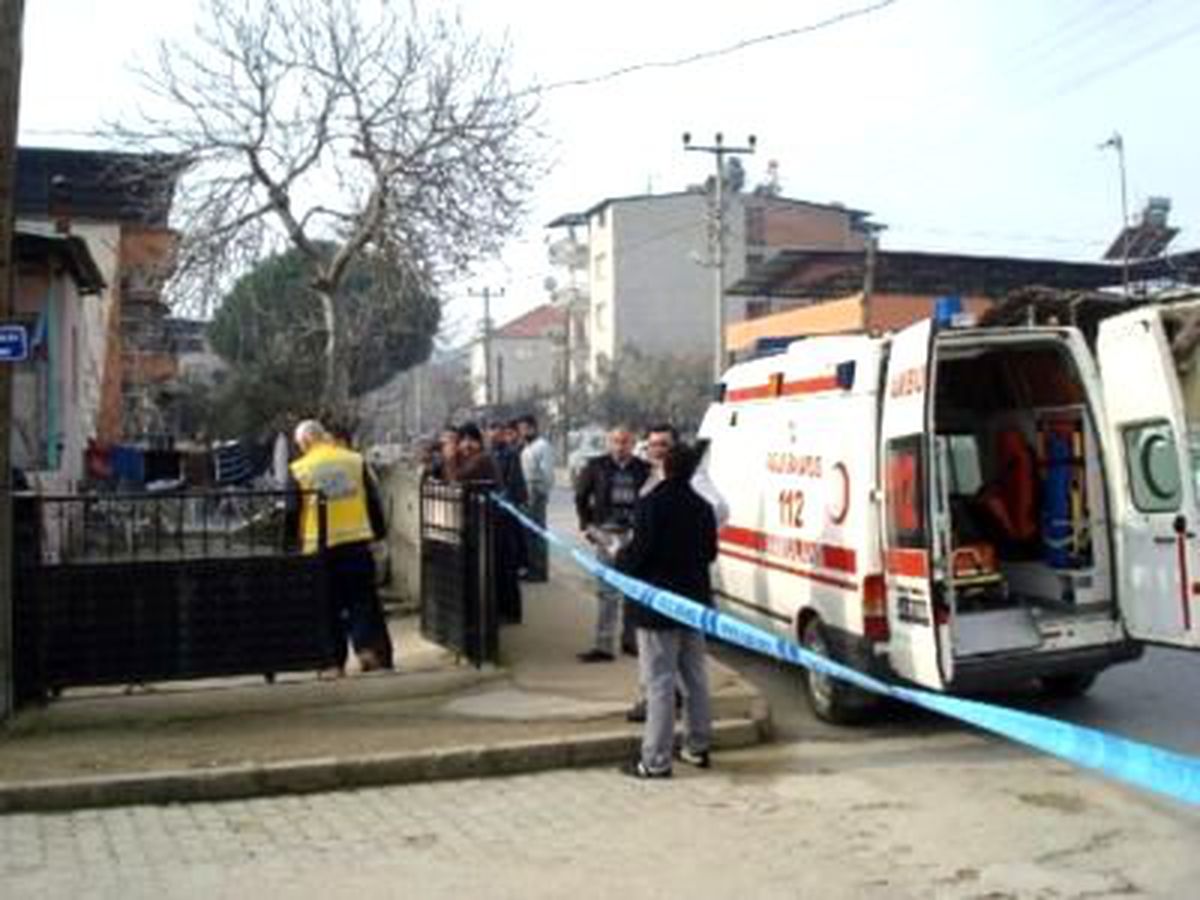 Cinayetten Aranan Polis Memuru Teslim Oldu