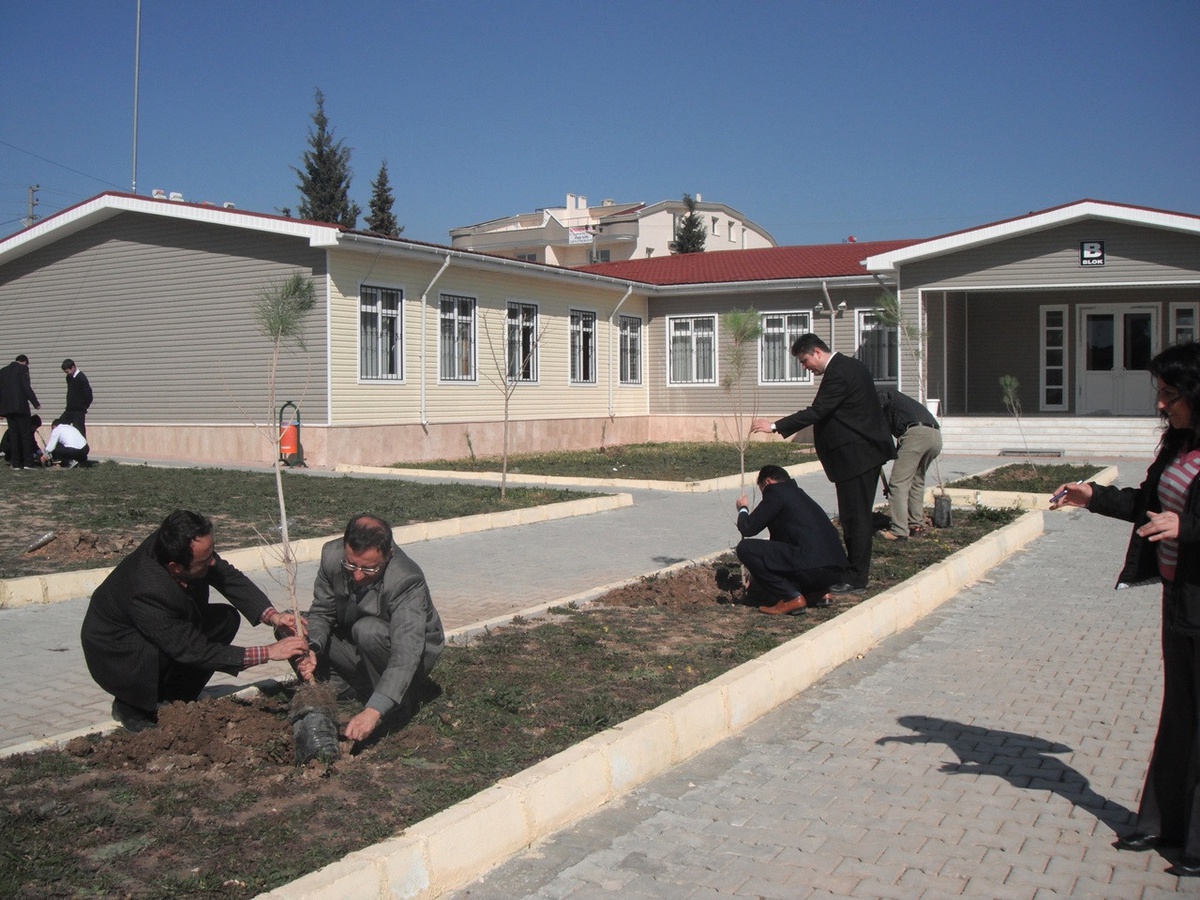 Didim Selçuk Özsoy Lisesi\'nden Ağaçlandırmaya Destek