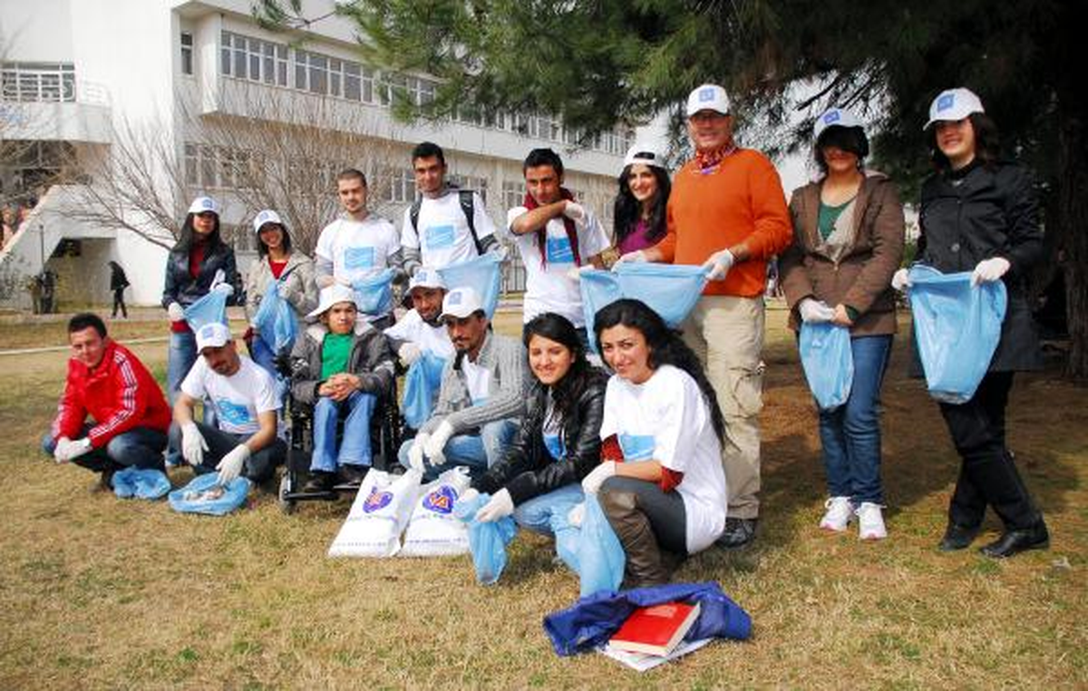 Dumansız Kampüs İçin İzmarit Topladılar