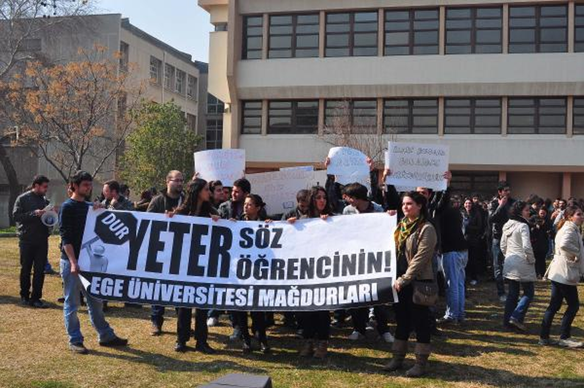 Ege Üniversitesi\'nde Öğrencilerden \'Bologna Süreci\' Protestosu