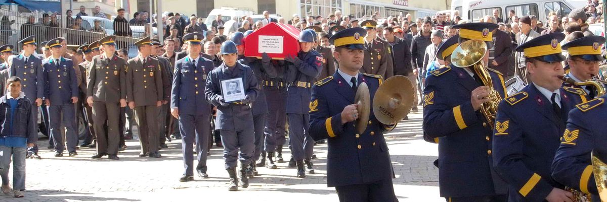 Emekli Kurmay Albay Göker Simav\'da Askeri Törenle Toprağa Verildi