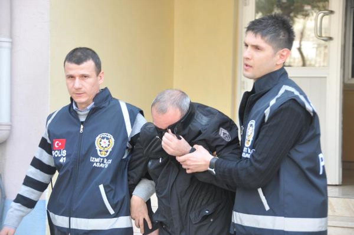 Evden Uzaklaştırılan Koca, Eşini Alışveriş Merkezinde Yine Dövdü