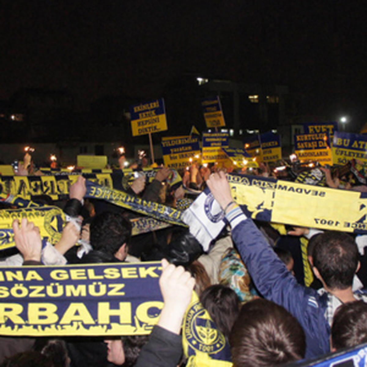 Fenerbahçe Taraftarı Çağlayan\'a Sığmadı