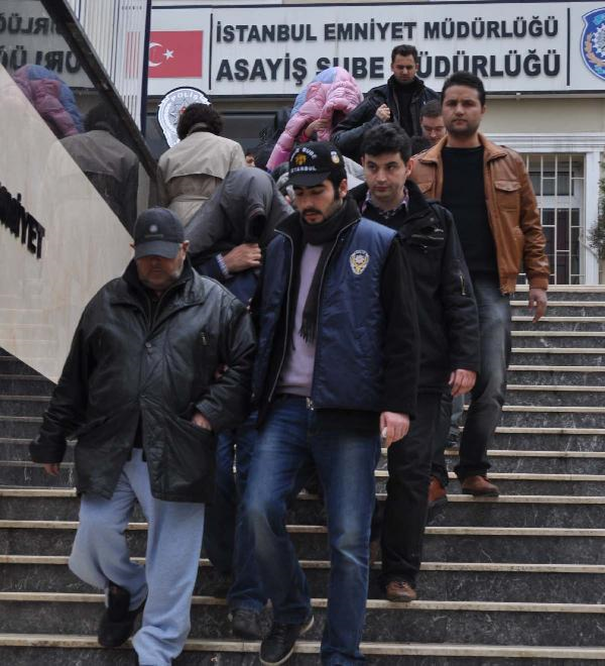 Gizli Kameralı Fuhuş Çetesi Yakalandı