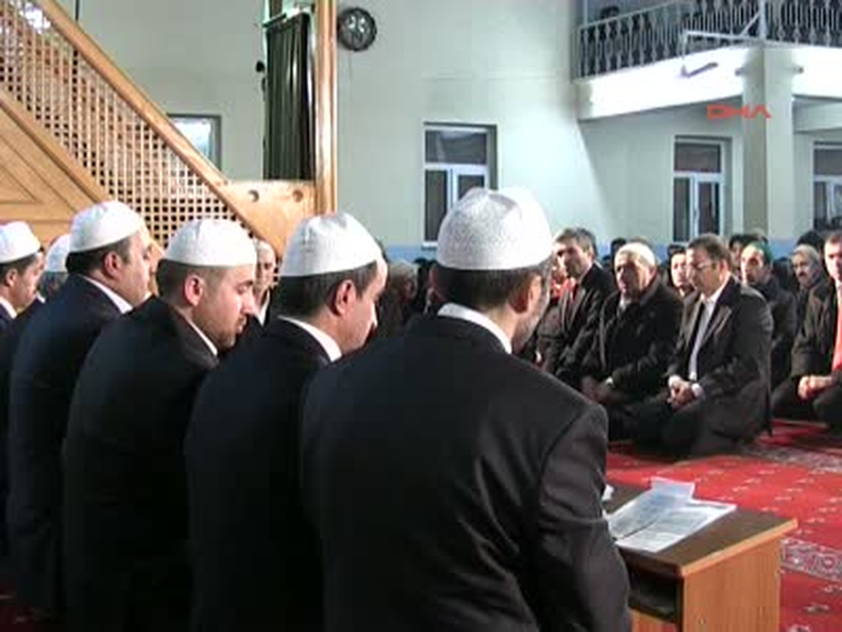 Hakkari2van Depremi ve Uluderede Hayatını Kaybedenler İçin Kürtçe Mevlit Okutuldu