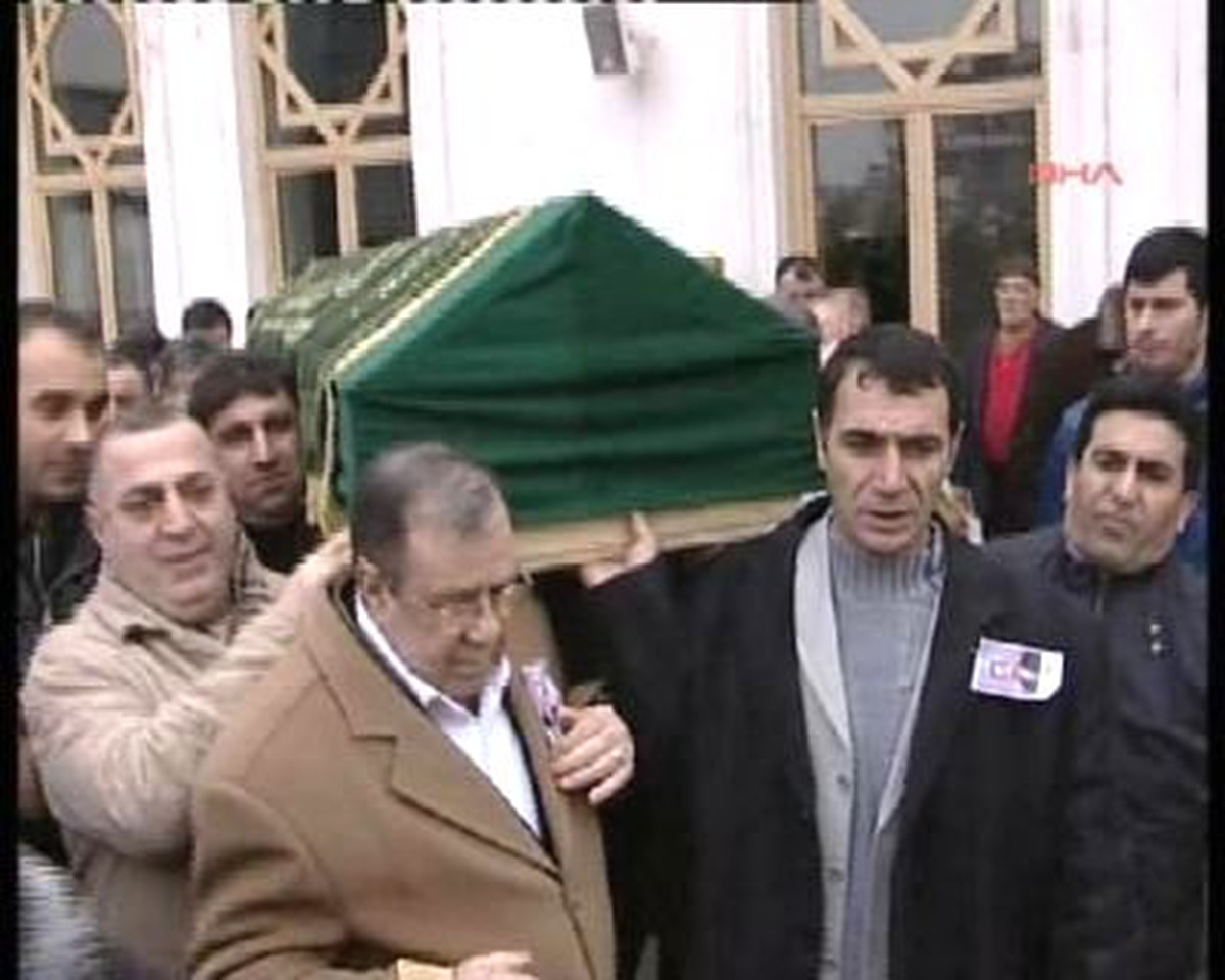 Hülya Avşar\'ın Kuzeni Son Yolculuğuna Uğurlandı