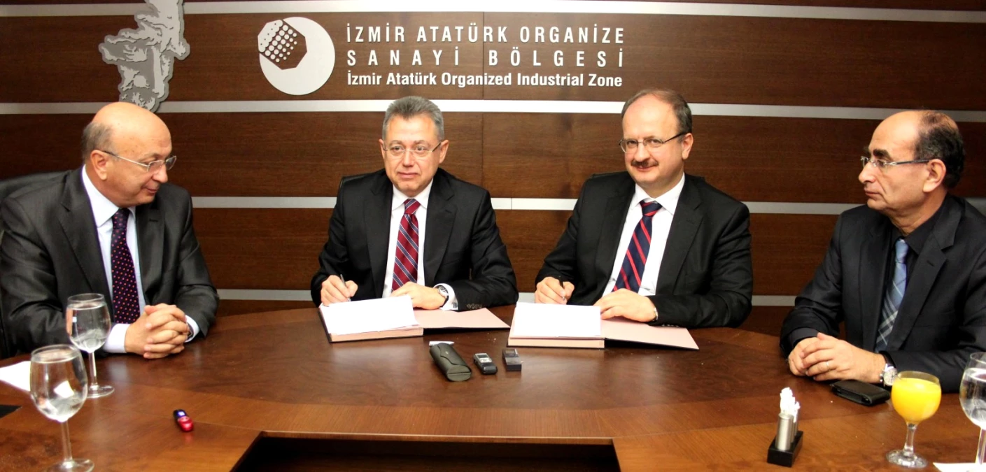 İzmir Katip Çelebi Üniversitesi- İaosb Danişma Kurulu Protokolü İmzalandi