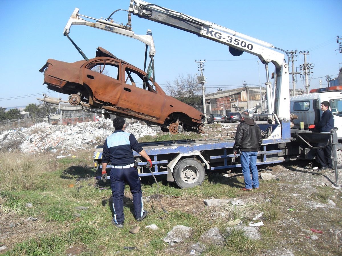İzmit Belediyesi Hurda Araçları Kaldırıyor