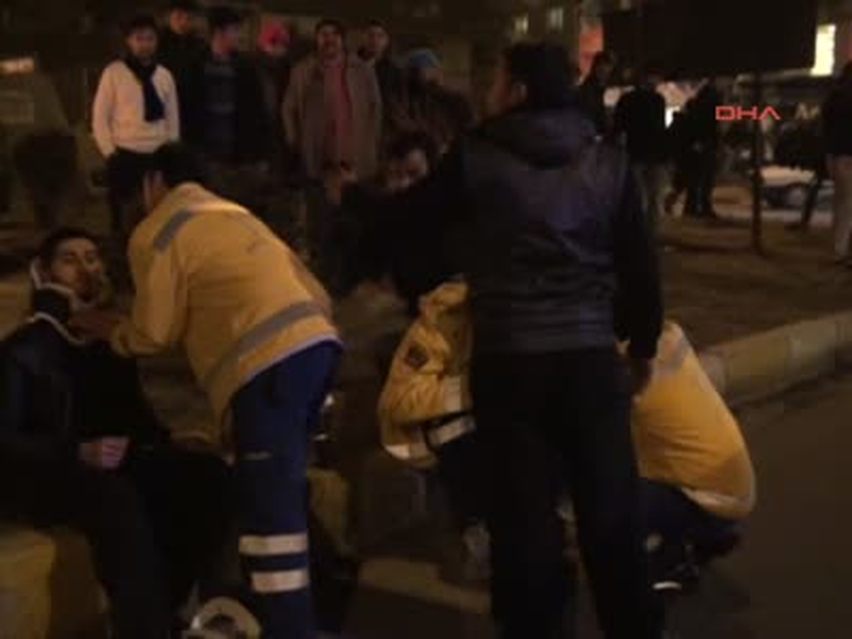 Kavşaktan Çıktı Ambulansla Çarpıştı