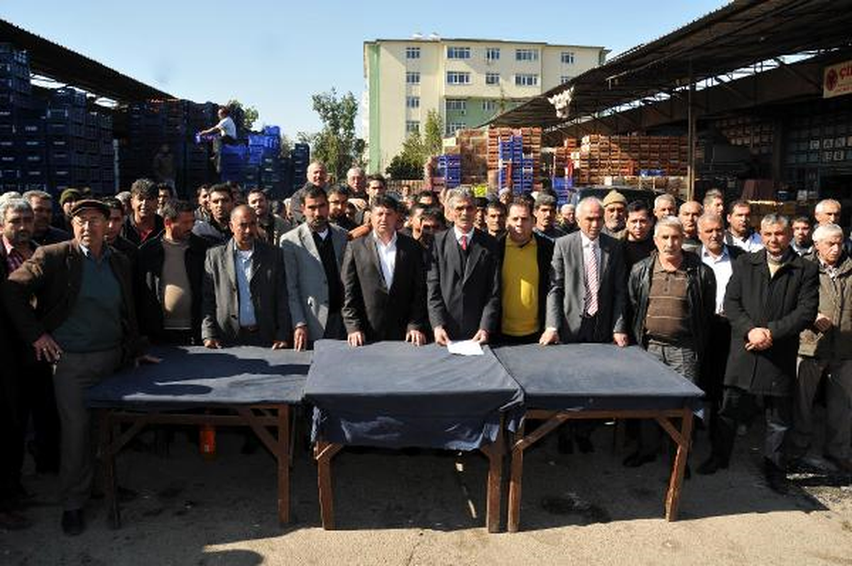 Komisyonculardan Domatesli Protesto