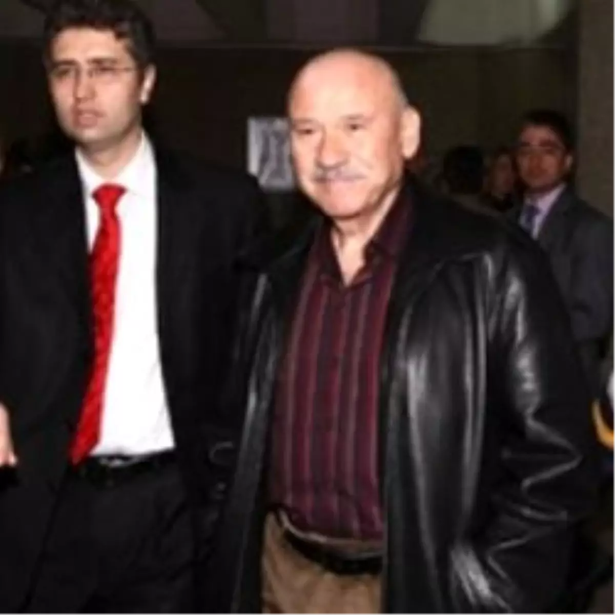 Özbek: 'Mustafa Özbek'in İhtilalle Ne İşi Olabilir-'