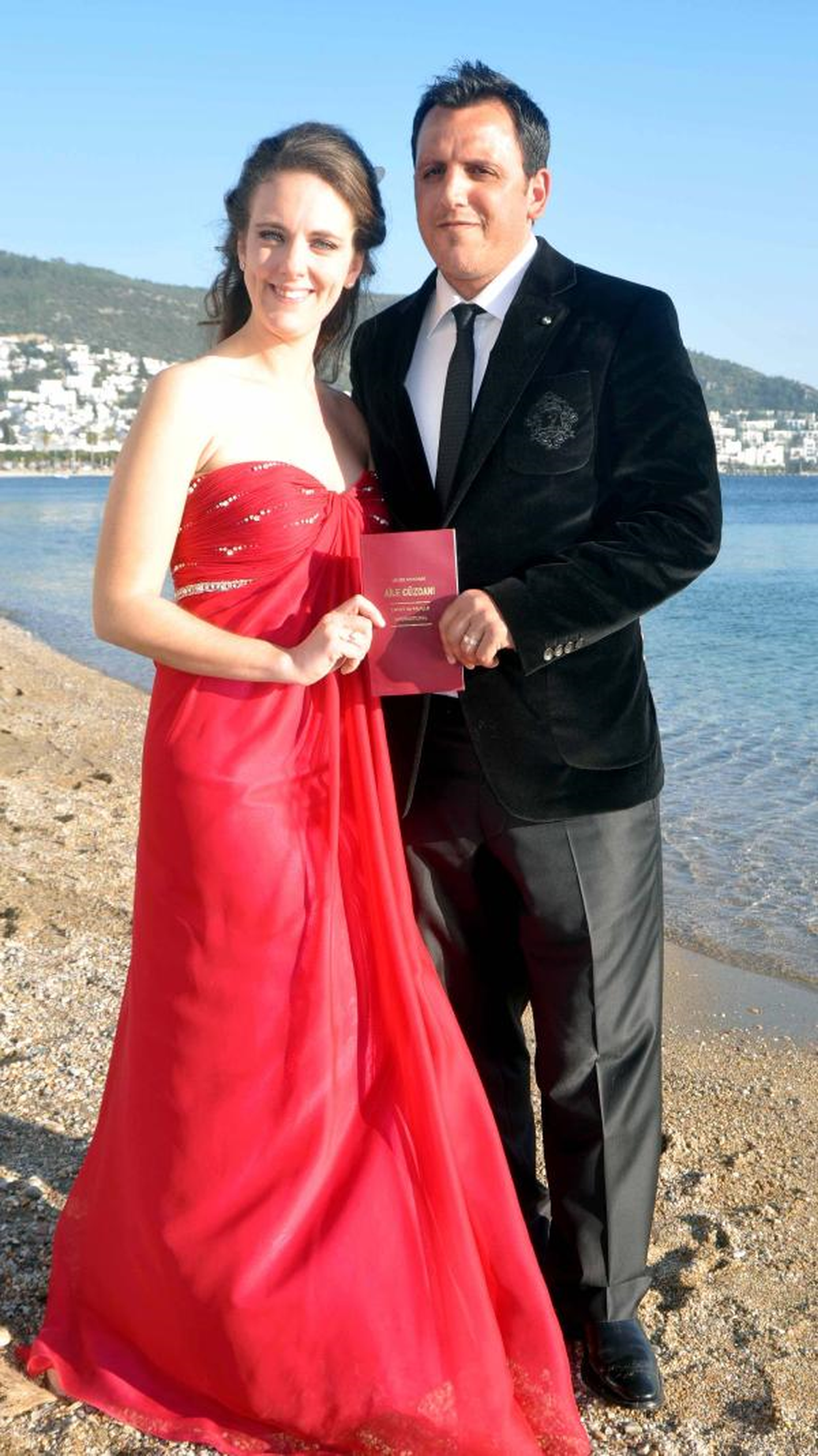Plajda Tanıştılar, Plajda Evlendiler