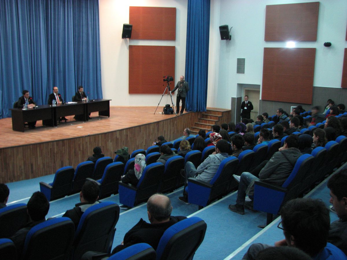 Rektör Orbay, Öğrencilerle Buluştu
