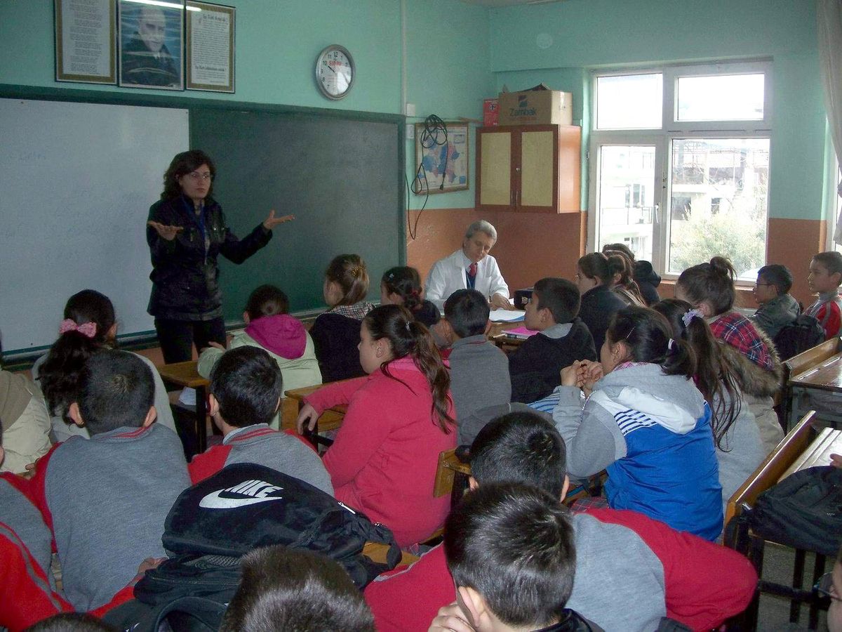 Salihli\'de Öğrencilere Diş Taraması Yapıldı