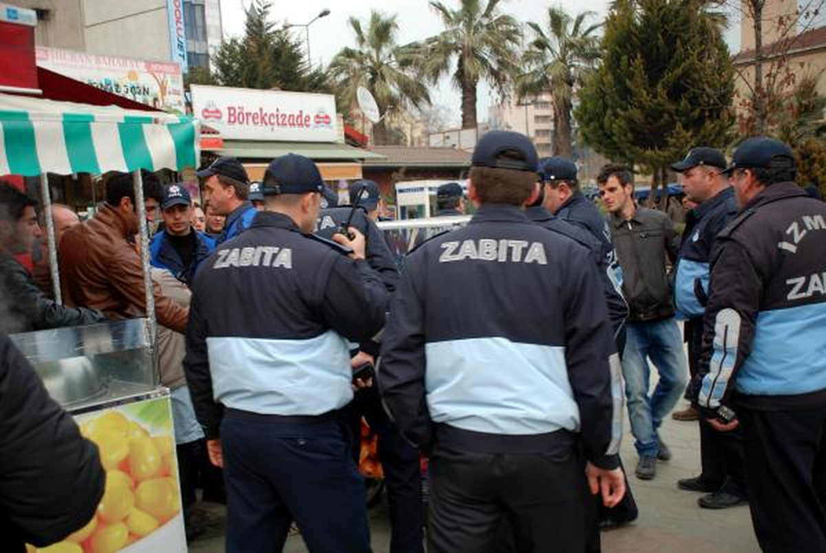Seyyar Tatlıcıya Zabıta Müdahalesine Vatandaş Tepkisi