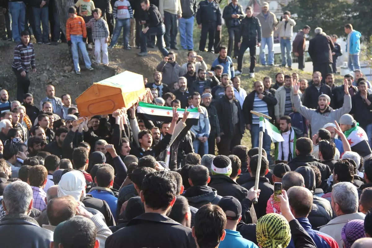 Sınırı Geçerken Ölen Suriyeli Hatay\'da Toprağa Verildi