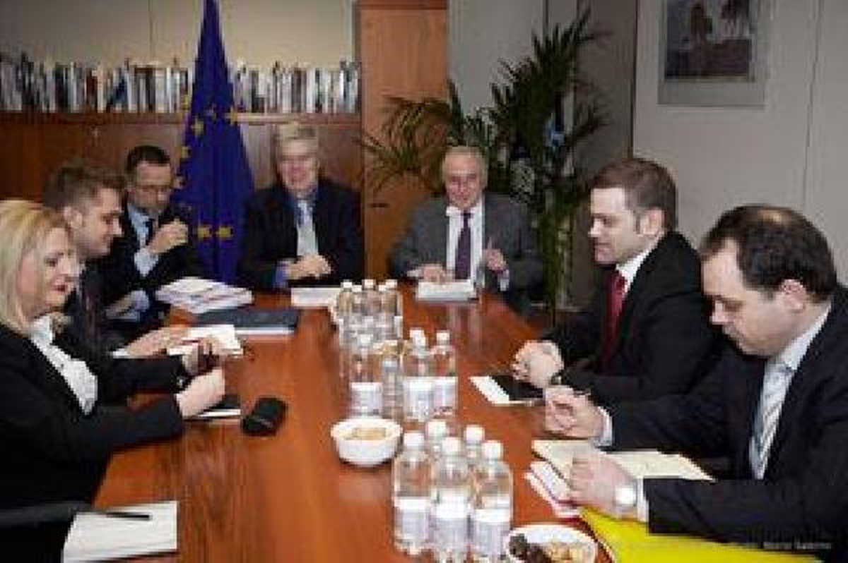 Sırbistan ile Kosova Arasında Sıkı Müzakere