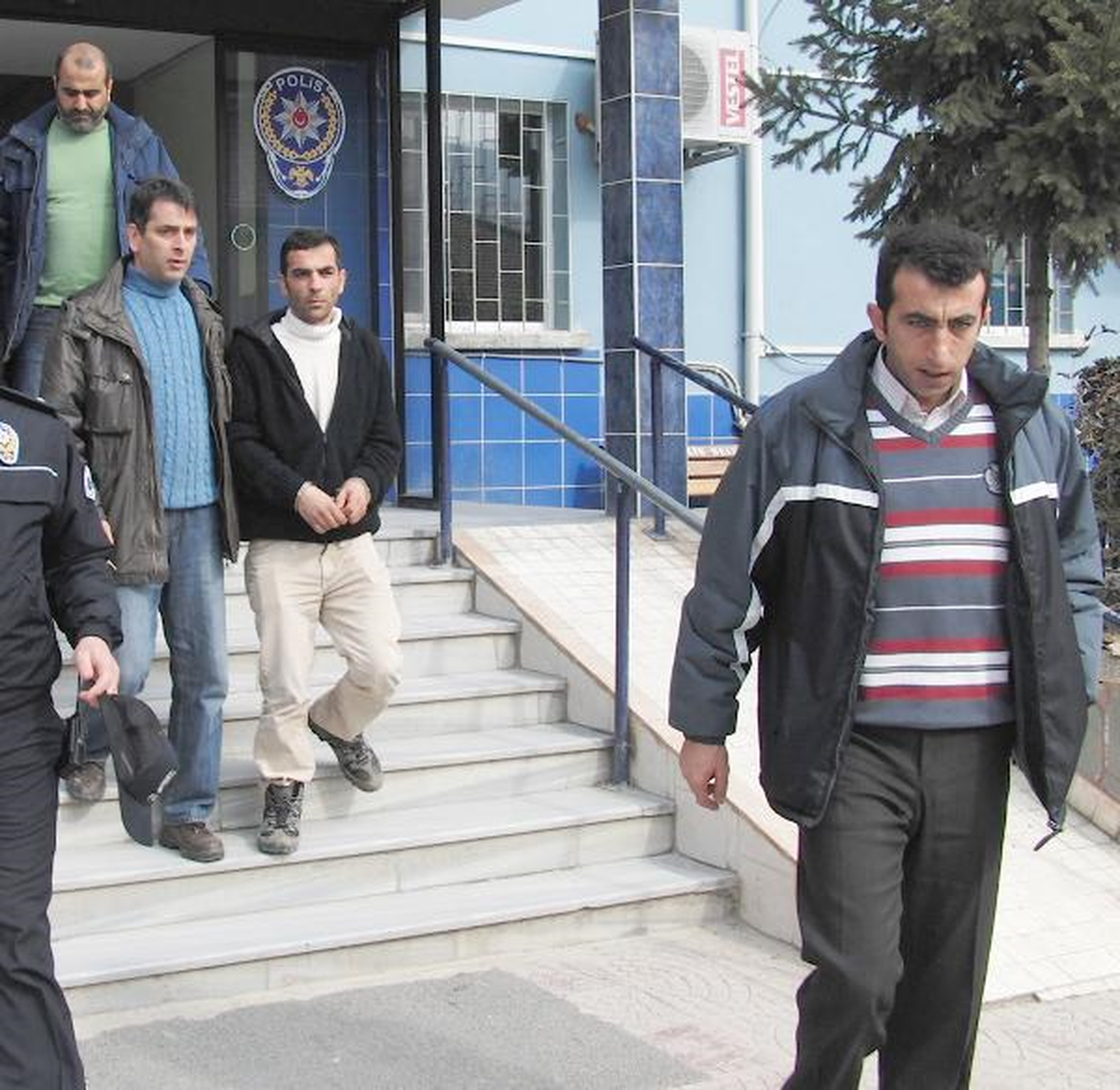 Tatil Köyünde Müşterilerin Altınlarını Çalan Temizlikçi Yakalandı