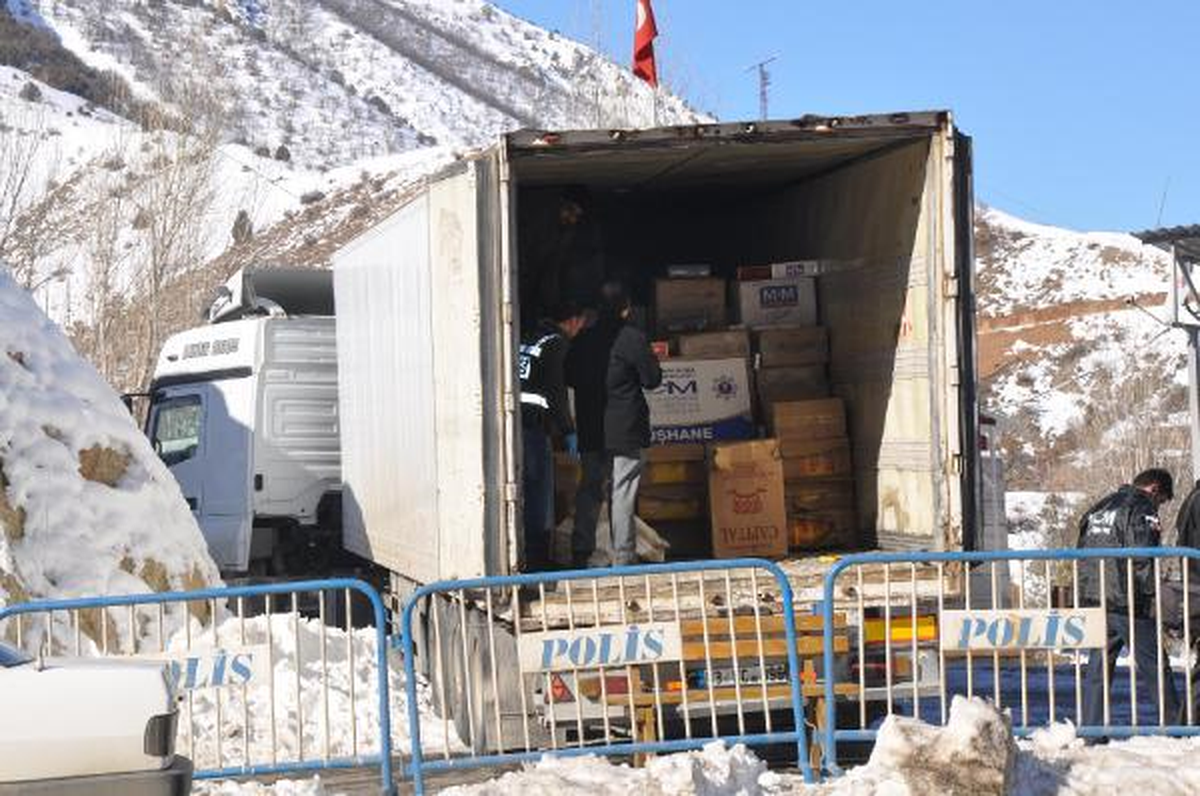 Tır'da 300 Bin Paket Kaçak Sigara Ele Geçirildi