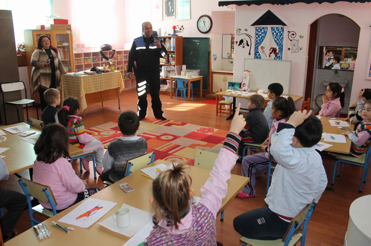 Toplum Destekli Polisten Anaokuluna Ziyaret