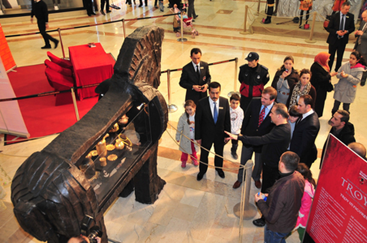 \'\'Troya\'\' Sergisi Beylikdüzün\'de Açıldı