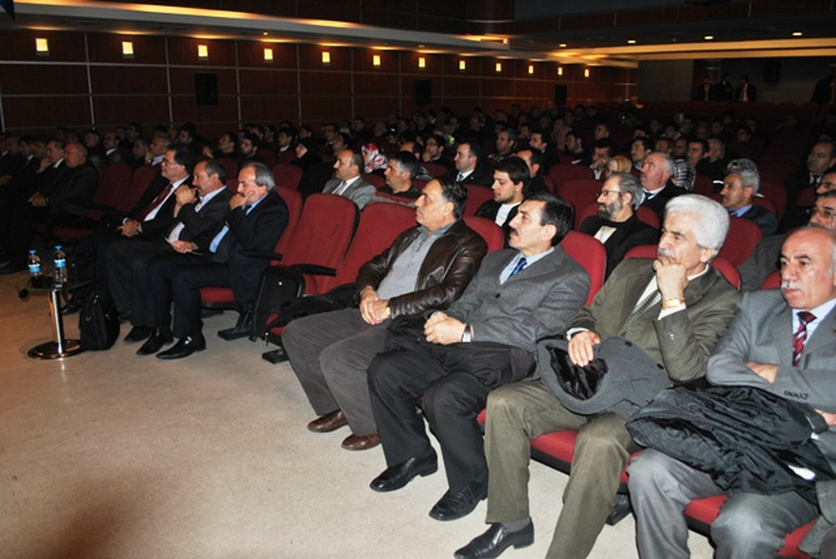 'Türkiye'de Demokrasinin Gelişim Süreci' Konferansı