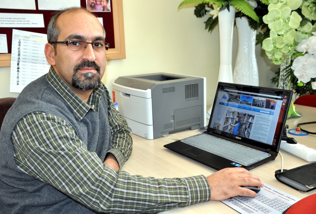 Üniversite Öğretim Üyelerine Dizüstü Bilgisayar Dağıltıldı