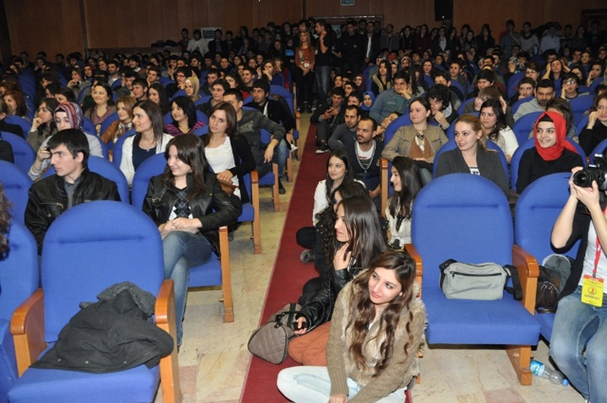 Ünlü Komedyen Hayrettin Öğrencilerle Söyleşi Yaptı