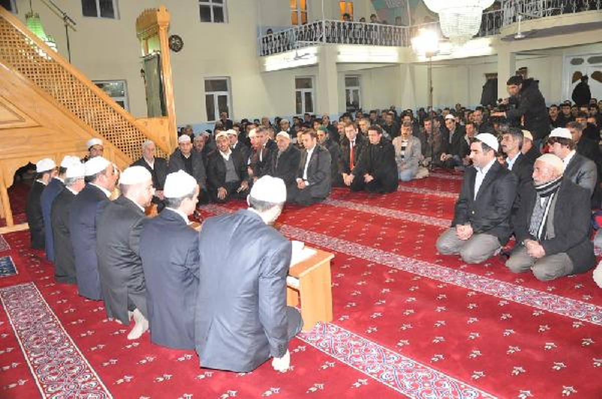 Van Depremi ve Uluderede Hayatını Kaybedenler İçin Kürtçe Mevlit Okutuldu