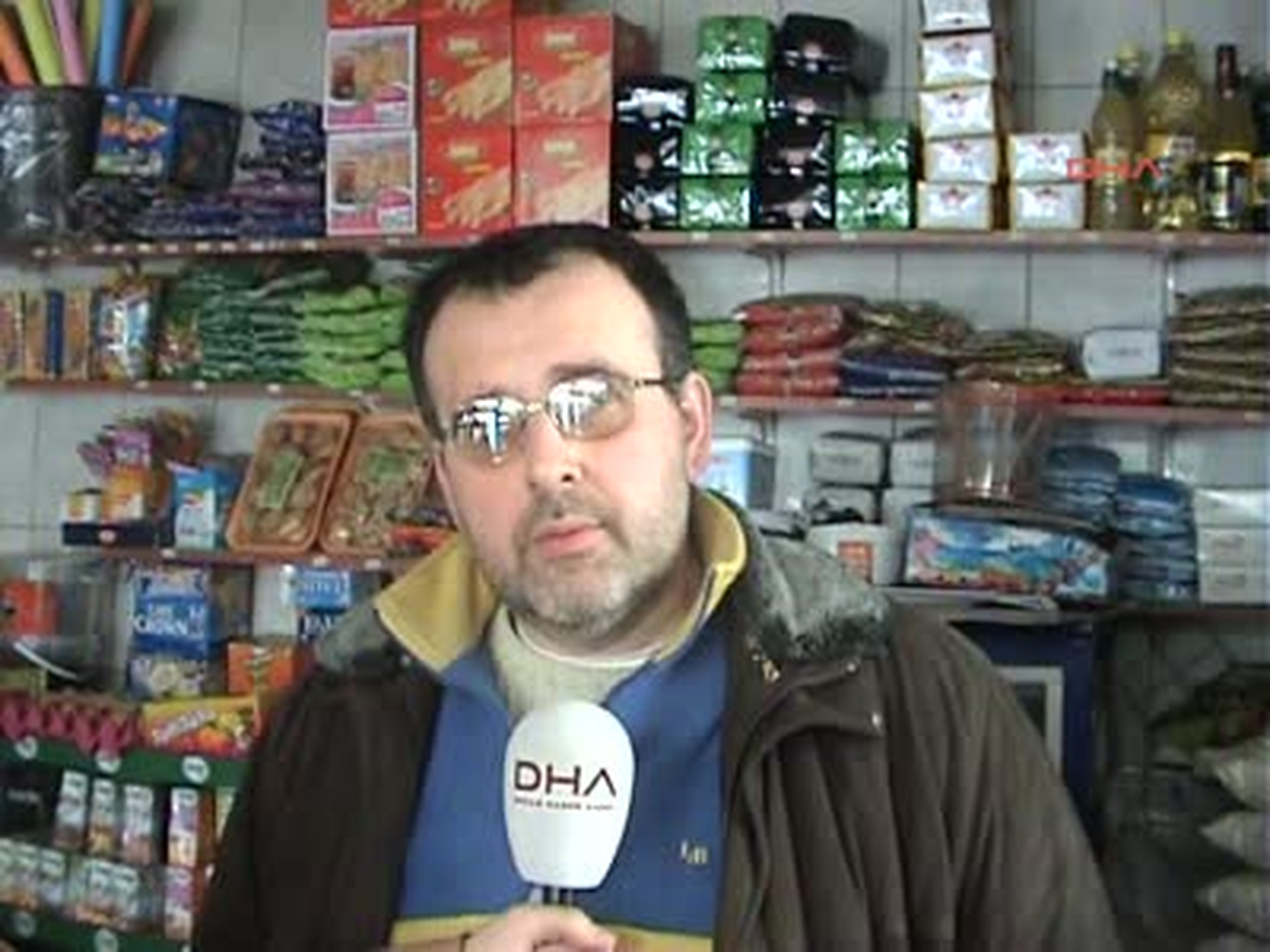 Yerde Bulduğu Altın ve Paranın Sahibini İlanla Arıyor