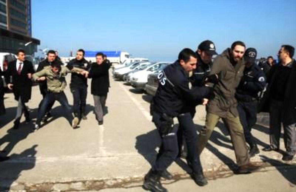12 Yıllık Eğitim Düzenlemesini Protesto Eden Gruba Polis Müdahalesi