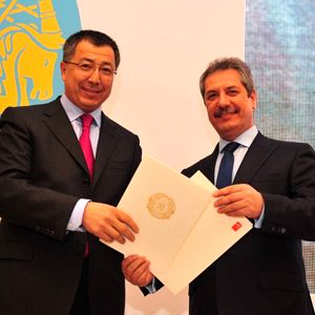 Ahmet Çalık, Kazakistan\'ın Bursa Fahri Konsolosu Oldu