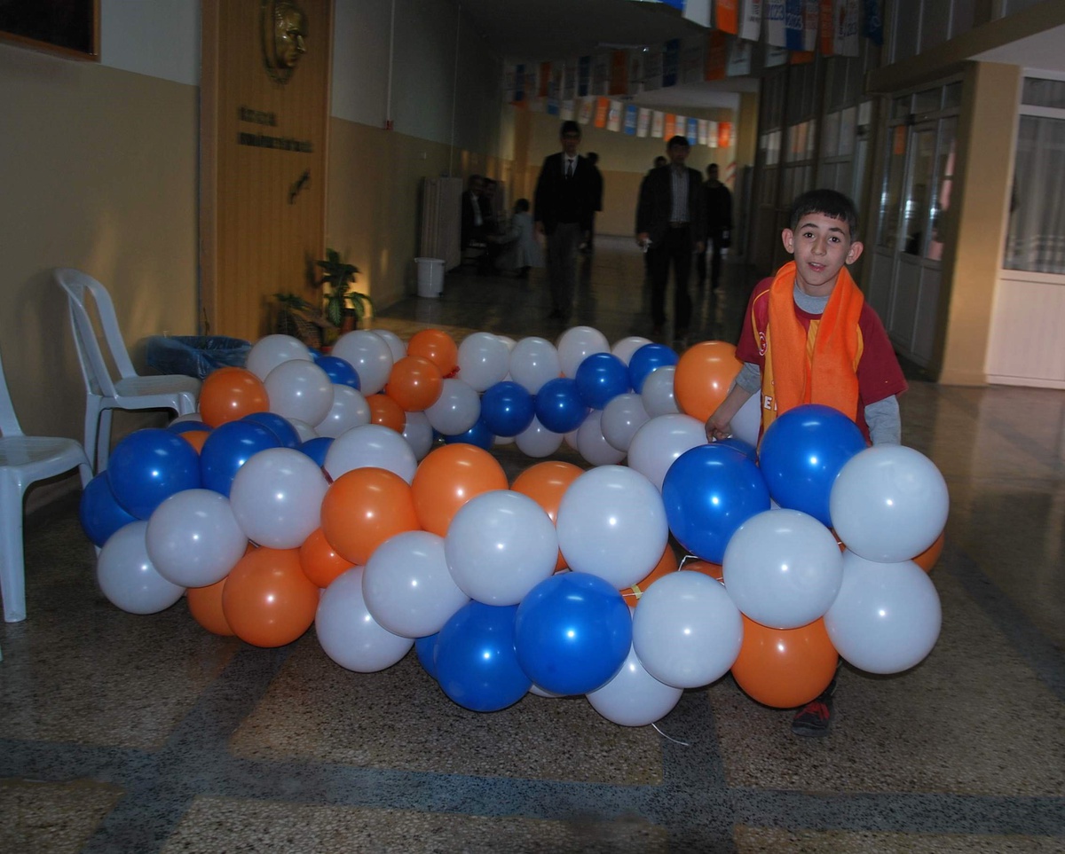 AK Parti\'nin Kongresi En Çok Çocukları Sevindirdi