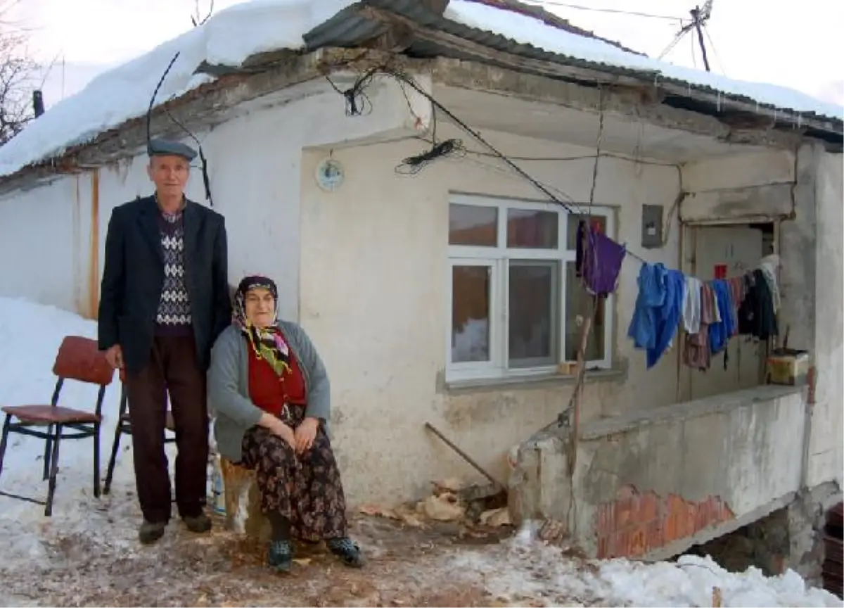 Akkuş\'taki Babaannesi ve Dedesi Torunları Cengiz\'in Yeni Yüzünü Merak Ediyor