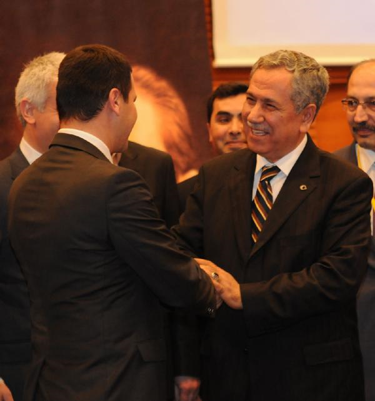 Arınç: Biz Çekirdek-Fıstık Gibi İşlerle Uğraşmıyoruz