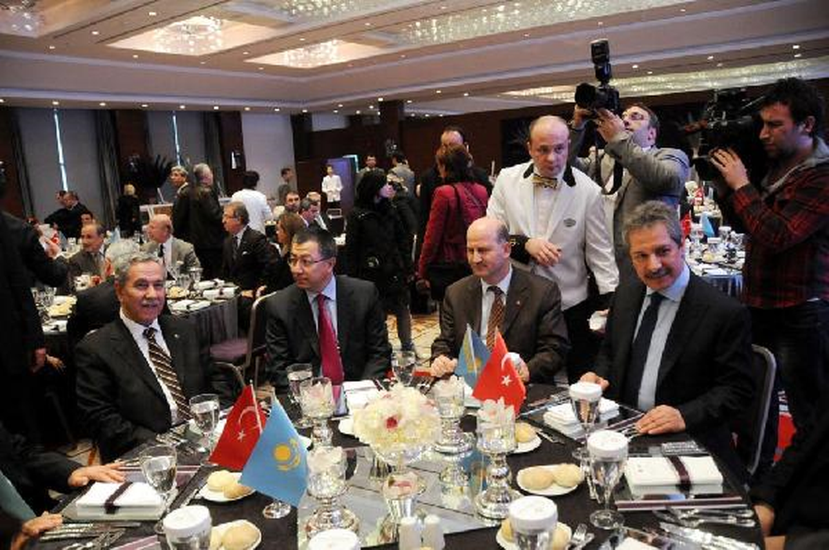 Arınç: Biz Çekirdek-Fıstık Gibi İşlerle Uğraşmıyoruz (2)