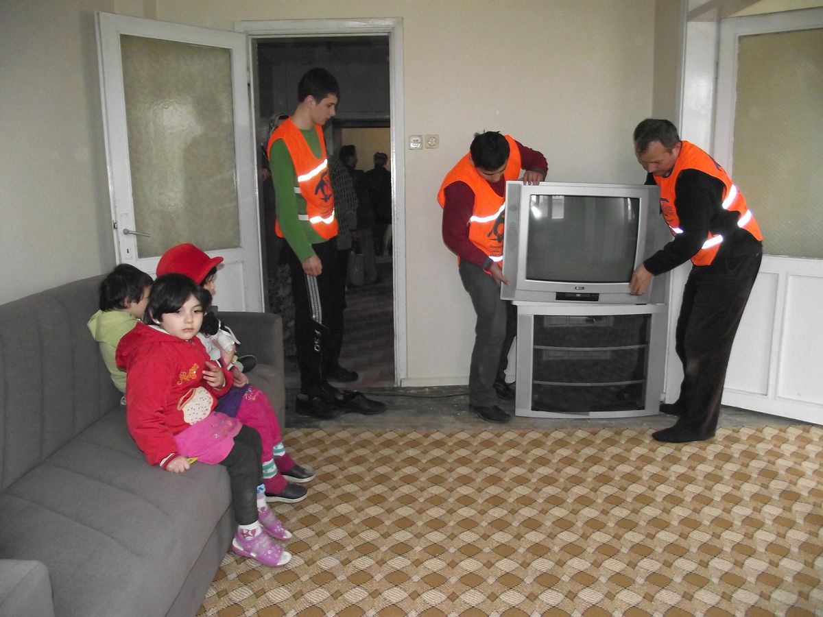 Bafra\'da Yoksul Aileye Yardım