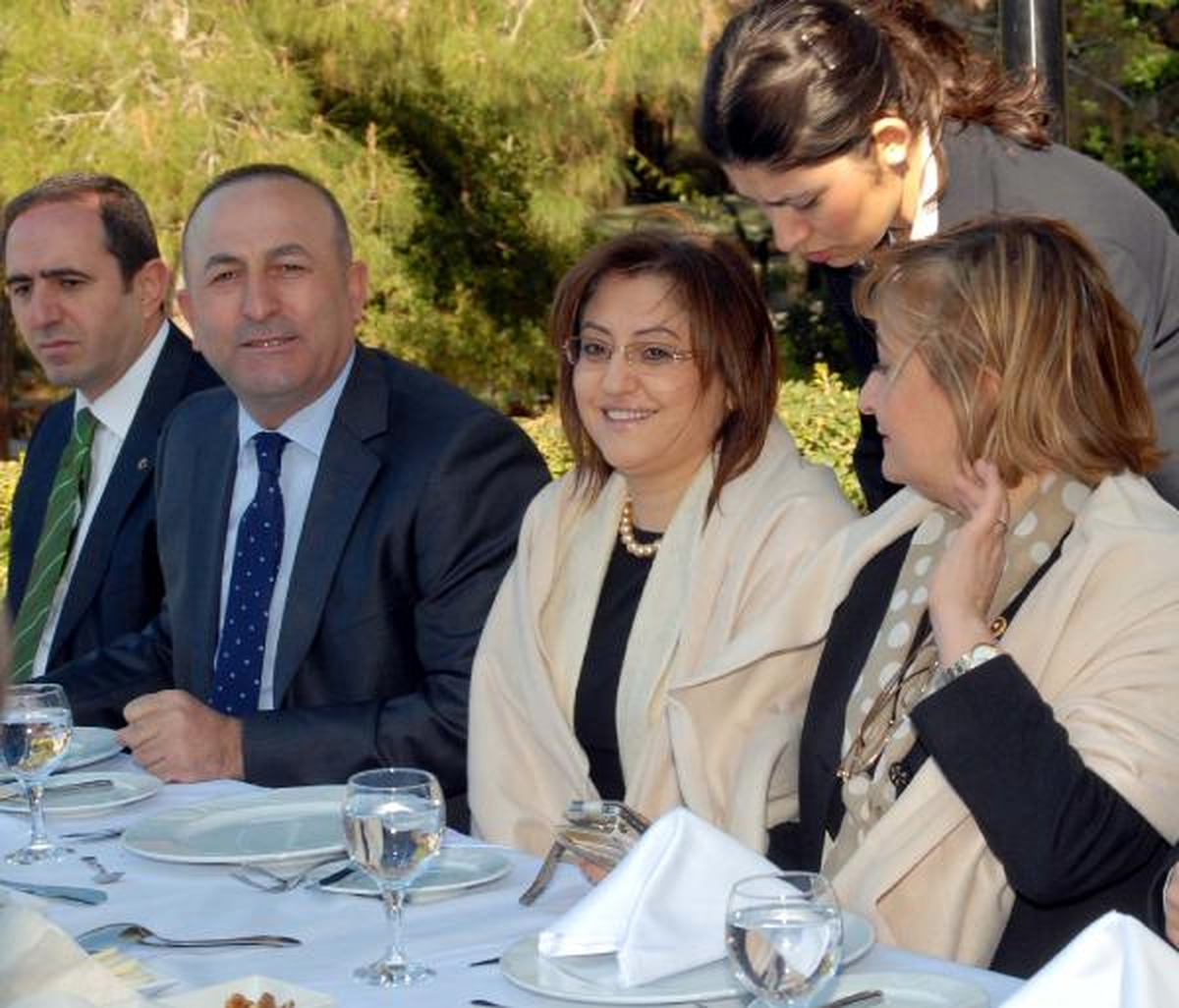 Bakan Şahin Antalya\'da Golf Eğitimi Alan Yurt Çocuklarını Ziyaret Etti
